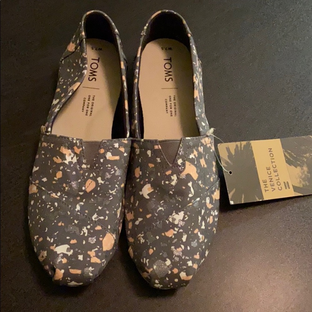 Brand new Toms